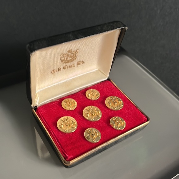 Set of Seven Gold Tone PGA Buttons - New Old Stock - Picture 3 of 11